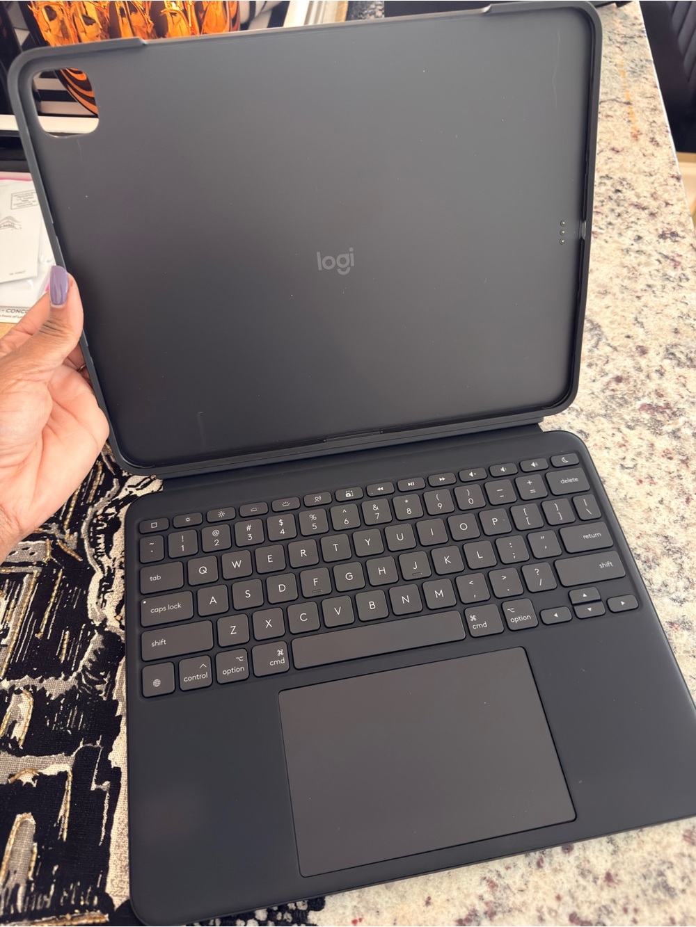 Black Wireless Keyboard Case with Trackpad - Combo Touch for iPad Pro